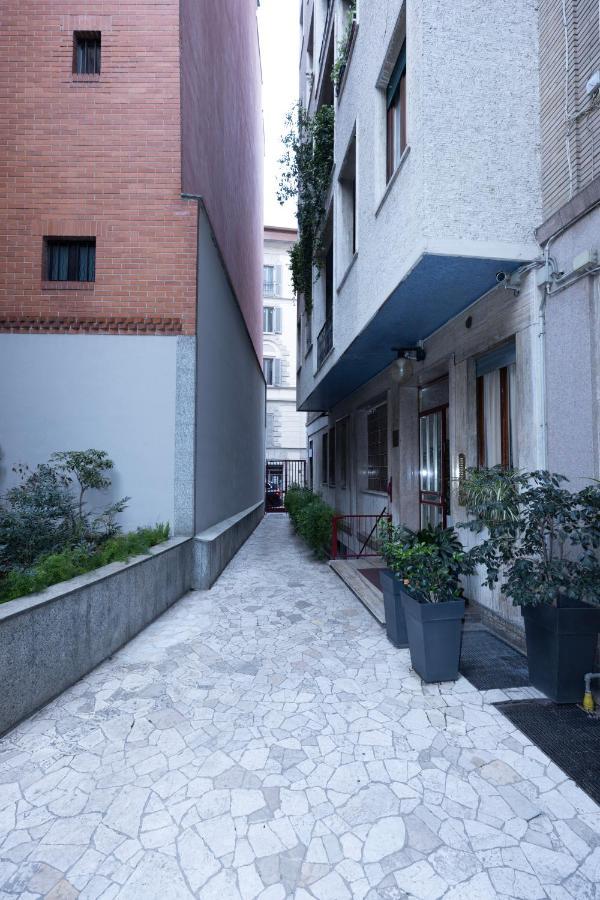 Milan Flat 5 Min From Duomo With Park For Small Cars ภายนอก รูปภาพ
